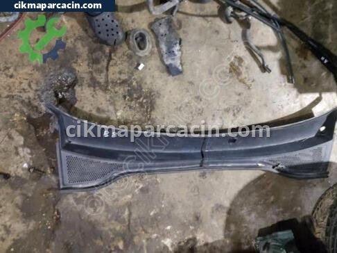 Volkswagen Passat Ön Cam Izgarası çıkma parça