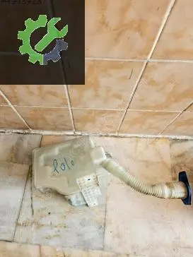 Volkswagen Polo Cam Suyu Deposu çıkma parça