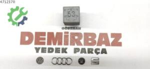 Volkswagen Bora 1997-2015 Orijinal Çıkma Röle 141951253B