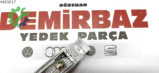 Volkswagen Bora Tavan Lambası 3B0947113 çıkma parça