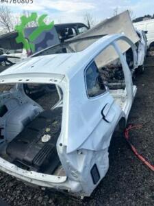 VOLKSWAGEN TİGUAN  SAĞ KESME MARŞPİYEL ORJİNAL ÇIKMA