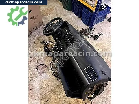 Volkswagen Jetta Göğüs çıkma parça