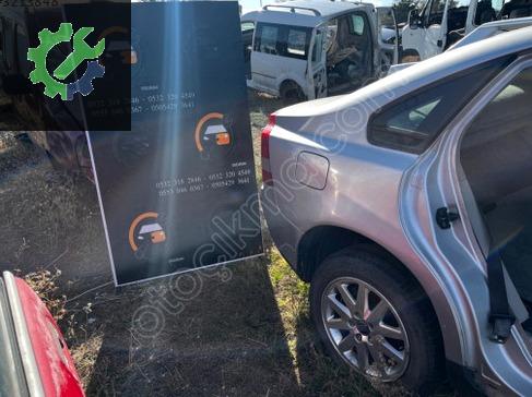 Volvo S40 Sağ Arka Çamurluk çıkma parça