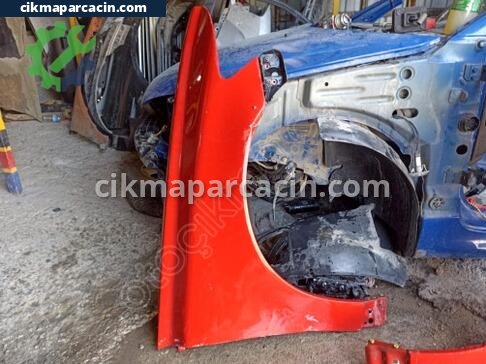 Volvo S40 Sağ Çamurluk çıkma parça