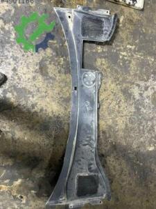 Çıkma Orijinal Ön Cam Izgarası Volvo S60