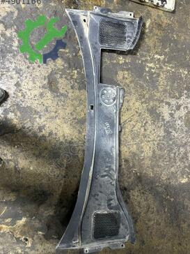 Volvo S60 Ön Cam Izgarası çıkma parça