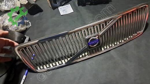 Volvo V70 Ön Panjur çıkma parça
