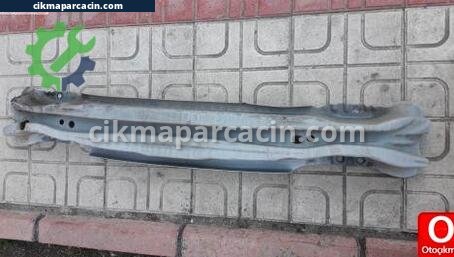 Volvo V40 Arka Tampon Demiri çıkma parça