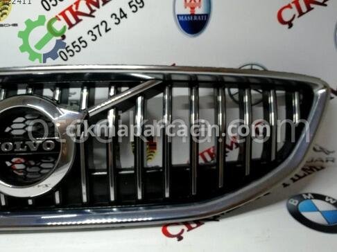Volvo V40 Ön Panjur çıkma parça