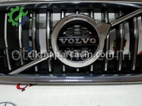 Volvo V40 Ön Panjur çıkma parça