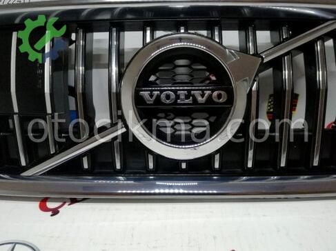 Volvo V40 Ön Panjur çıkma parça
