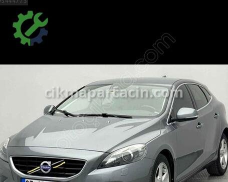 Volvo V40 Ön Panjur çıkma parça