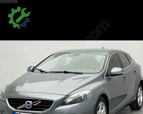 Volvo V40 Ön Panjur çıkma parça