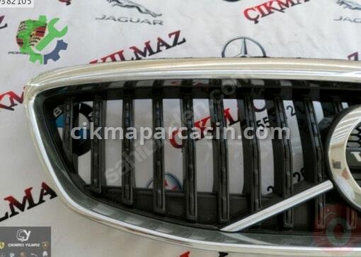 Volvo V40 Ön Panjur çıkma parça