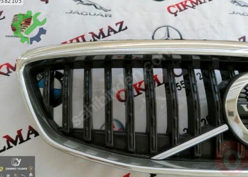 Volvo V40 Ön Panjur çıkma parça