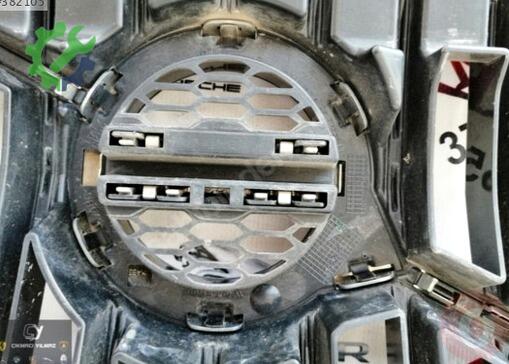 Volvo V40 Ön Panjur çıkma parça