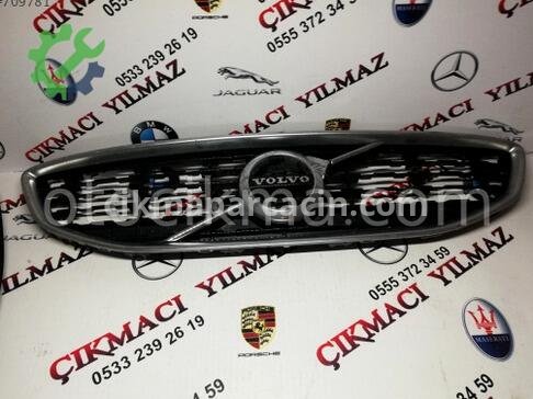 Volvo V40 Ön Panjur çıkma parça