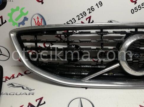 Volvo V40 Ön Panjur çıkma parça