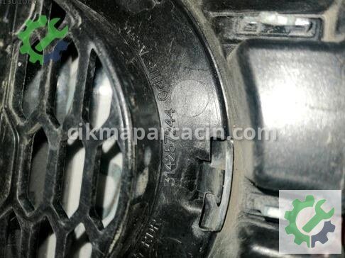 Volvo V40 Ön Panjur çıkma parça