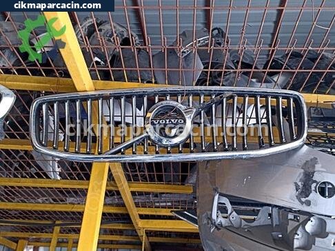 Volvo XC40 Ön Panjur çıkma parça