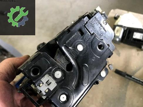 Volkswagen Caddy Sağ Ön Kapı Kilidi 3D1837016AC çıkma parça