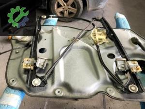 VW CADY SAĞ ÖN KAPI İÇ SACI CAM KRİKO İSKELETLİ 05-15 ORJ ÇIKMA