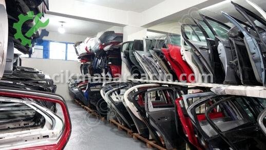 Volkswagen Golf Kaput 5G0823031F çıkma parça