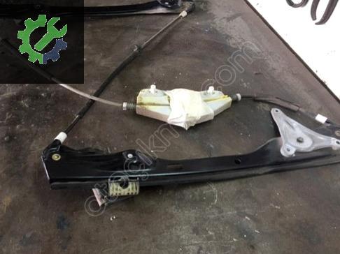 Volkswagen Passat Sağ Ön Cam Krikosu 3AA837462C çıkma parça