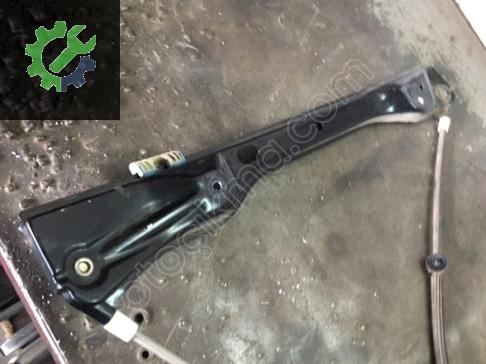 Volkswagen Passat Sağ Ön Cam Krikosu 3AA837462C çıkma parça
