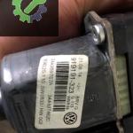 VW PASSAT B7 SAĞ ÖN CAM MOTORU ORJ ÇIKMA 10-15
