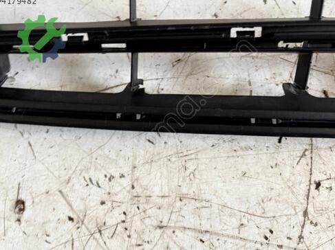 Volkswagen Passat Tampon Izgarası çıkma parça