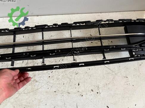 Volkswagen Passat Tampon Izgarası çıkma parça