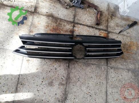 Volkswagen Passat Ön Panjur çıkma parça