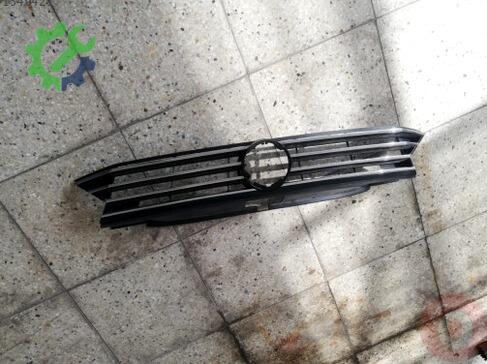 Volkswagen Passat Ön Panjur çıkma parça