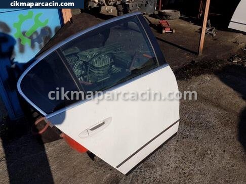 Volkswagen Passat Sağ Arka Kapı Camı çıkma parça
