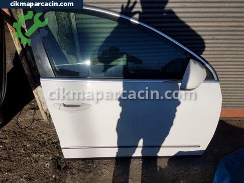 Volkswagen Passat Sağ Ön Kapı çıkma parça