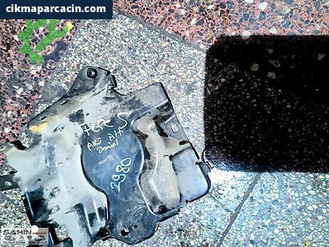 Peugeot Partner Akü Kapağı çıkma parça