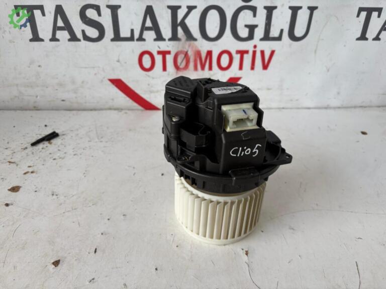 Renault Clio Kalorifer Motoru çıkma parça