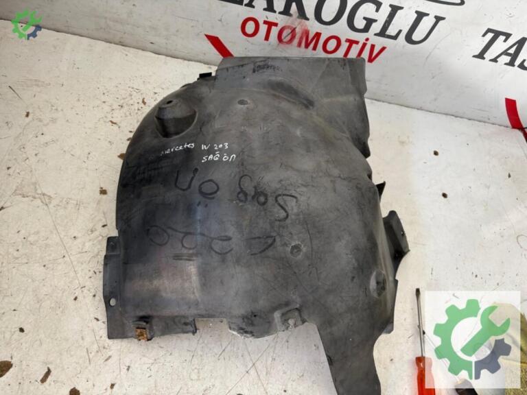 Mercedes-Benz C Serisi Davlumbaz çıkma parça