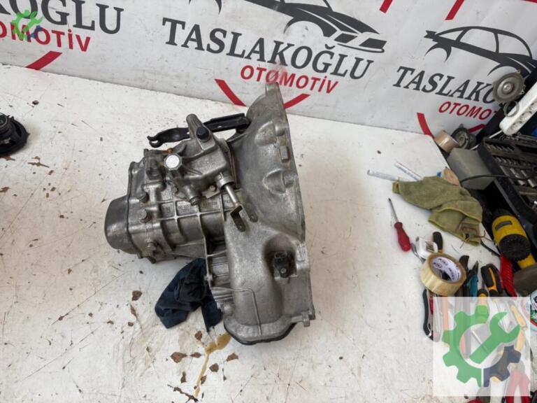 Opel Corsa Şanzıman çıkma parça
