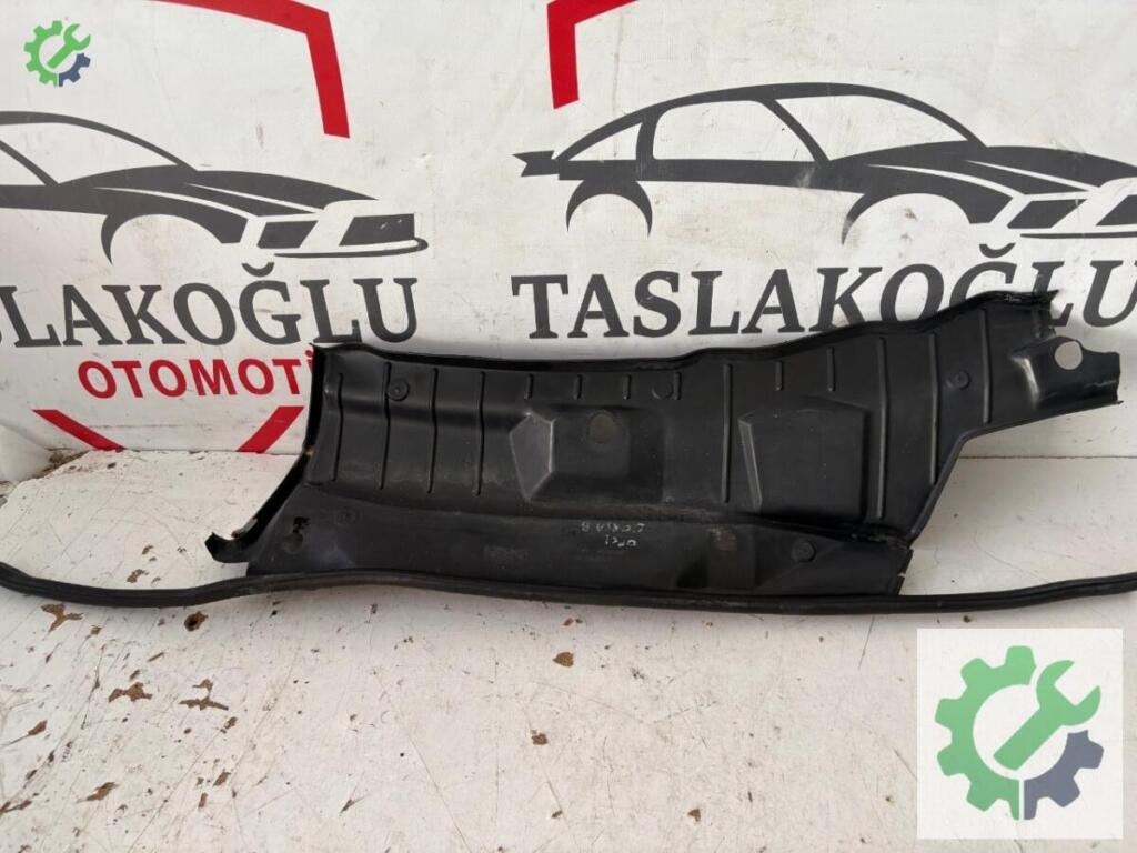 Opel Corsa Ön Cam Izgarası çıkma parça