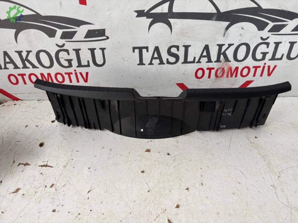 Toyota Yaris Eşik Bakaliti çıkma parça
