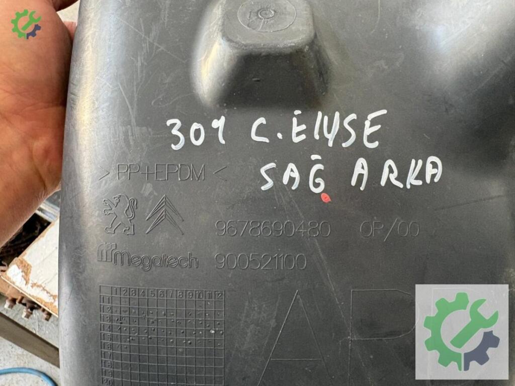 Peugeot 301 Davlumbaz çıkma parça
