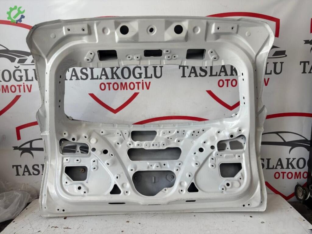 Toyota Corolla Cross Bagaj Kapağı çıkma parça