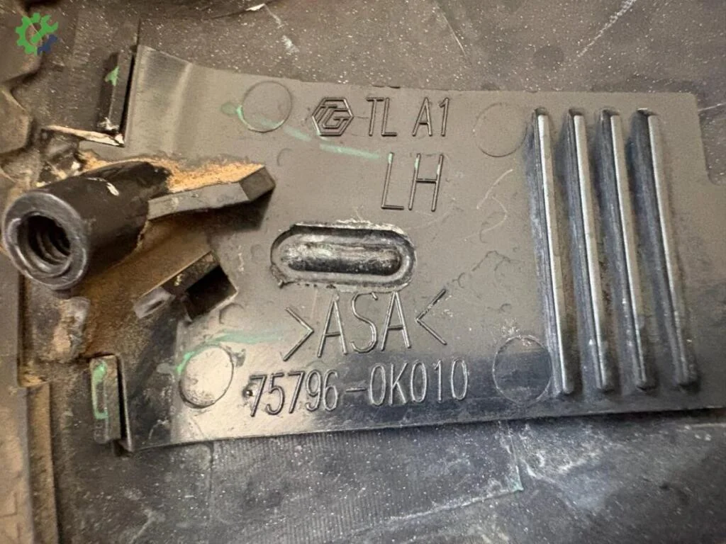 Toyota Hilux Bakalit çıkma parça
