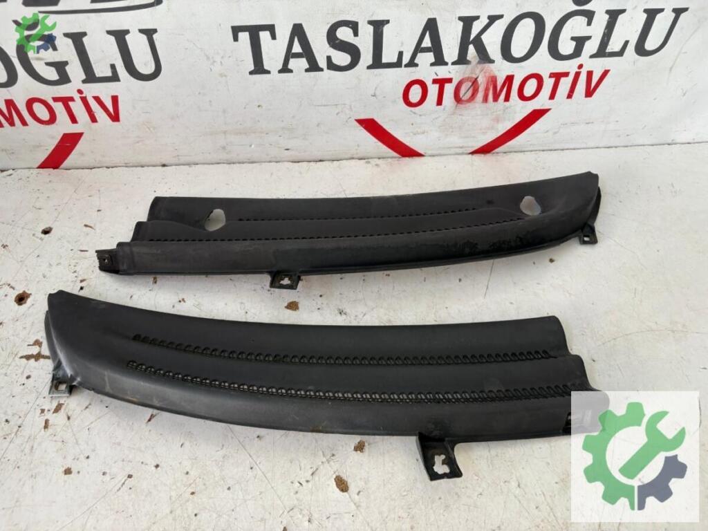 Opel Corsa Ön Cam Izgarası çıkma parça