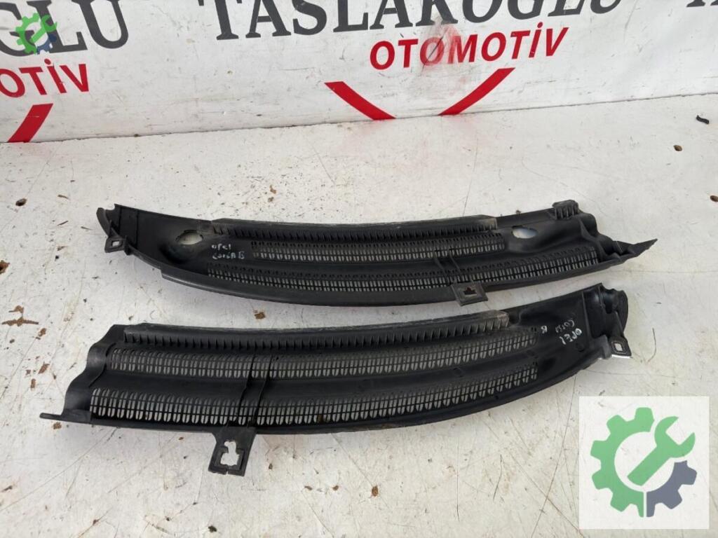 Opel Corsa Ön Cam Izgarası çıkma parça