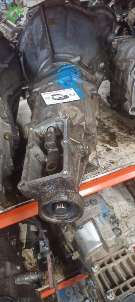 Nissan Pick-up Şanzıman çıkma parça