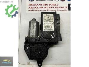 105849-103 Audi A4 Cam Kartı ve Motoru