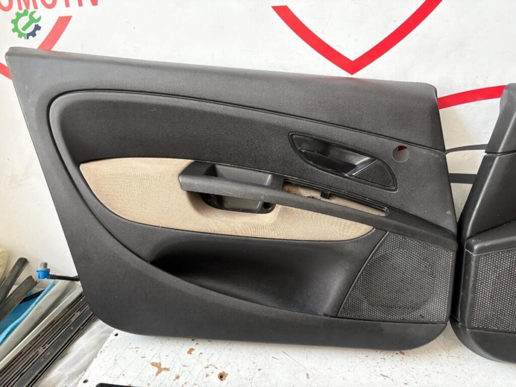Fiat Linea Kapı Döşemesi çıkma parça